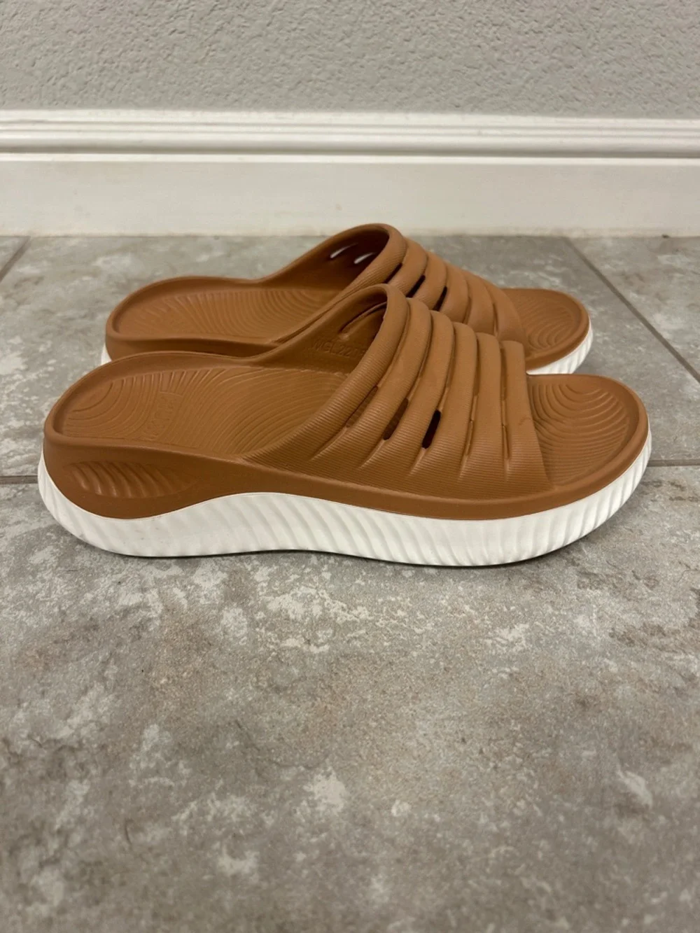KuaiLu Womens Recovery Sandals Size 7